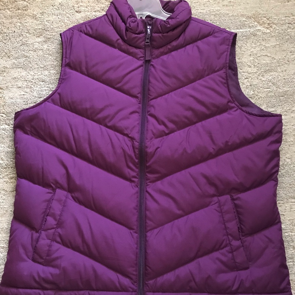 LANDS’S END woman’s purple down vest size L